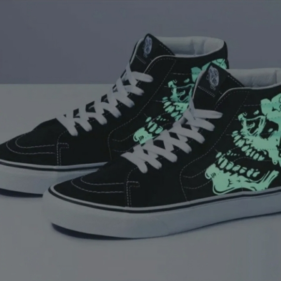 VANS TM BLACK/WHITE GLOW SKULLS SK8-HI SHOES main image 10